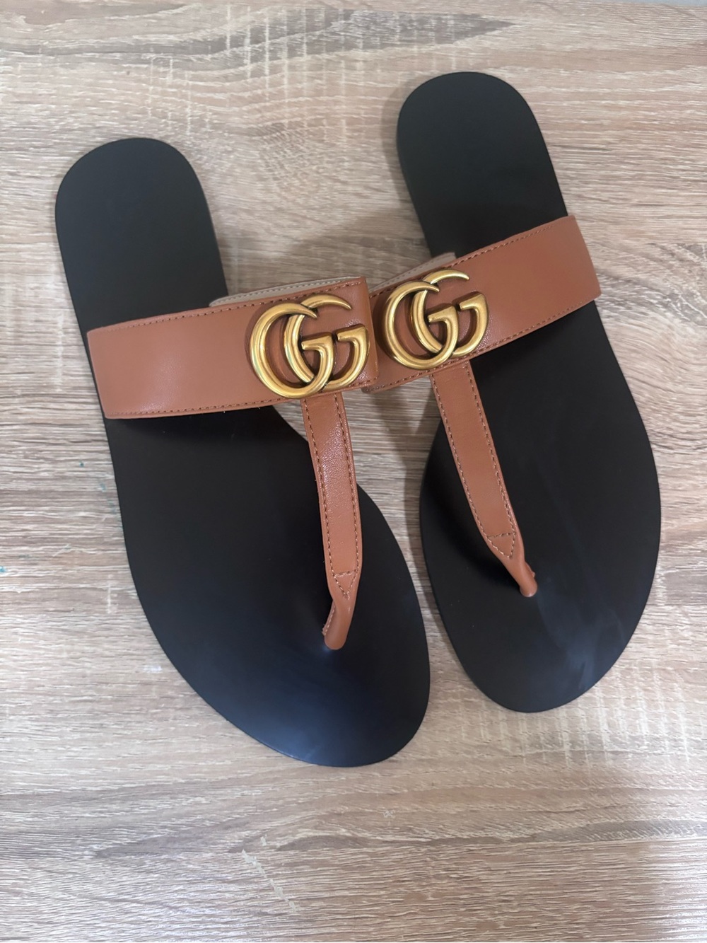Gucci Brown Leather GG Logo Thong Sandals with Gold Hardware
